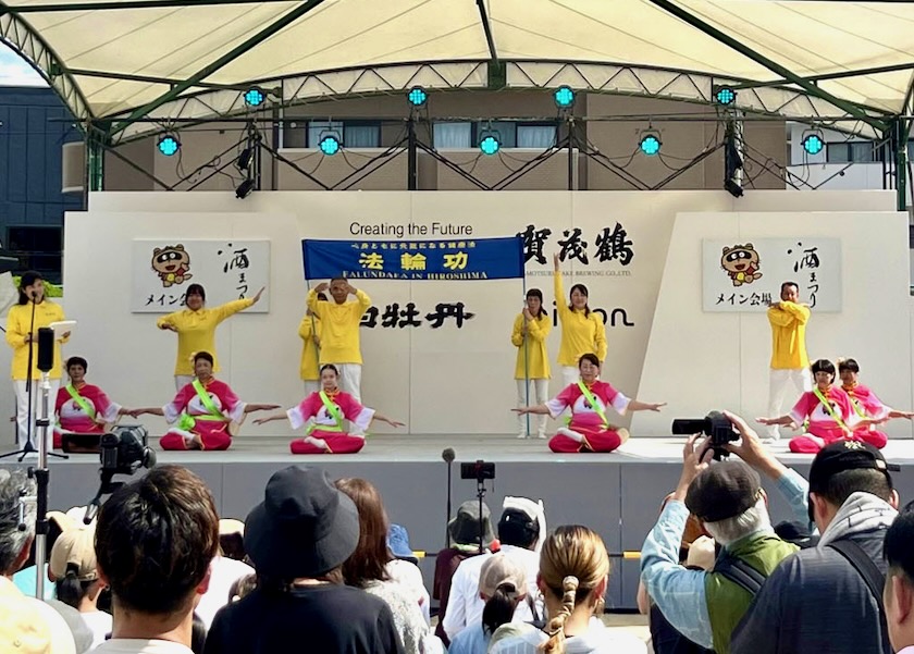 Image for article Hiroshima, Japan: Introducing Falun Gong at the Sake Festival
