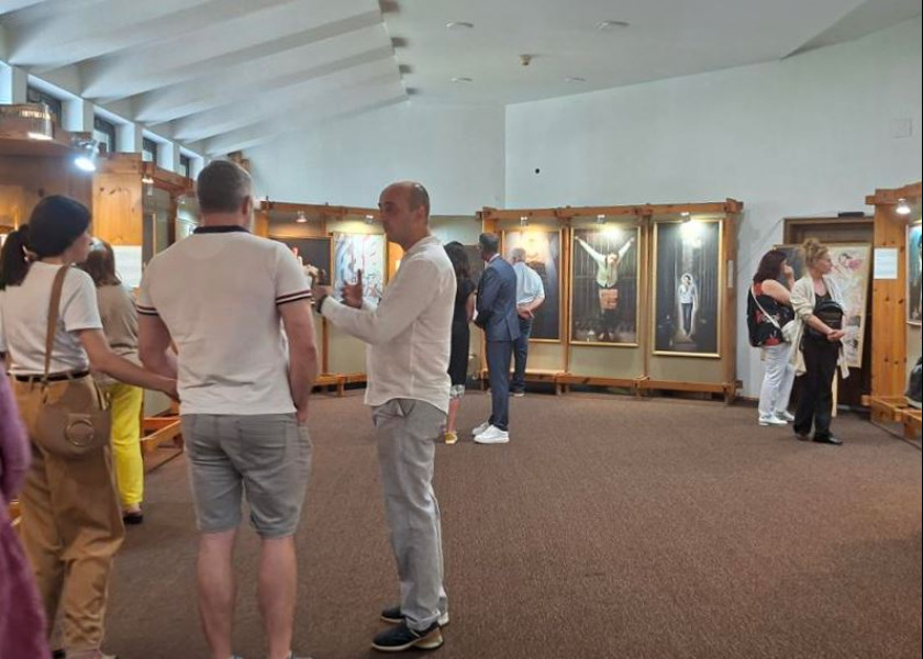 Image for article Art Lovers and Academics in Bulgaria Appreciate the Art of Zhen-Shan-Ren