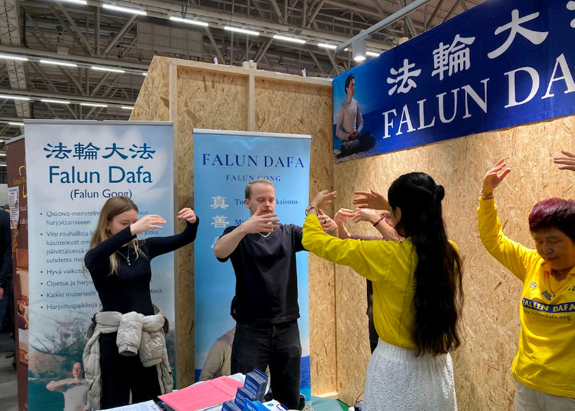 Image for article Helsinki, Finland: Introducing Falun Dafa at a Wellness Festival